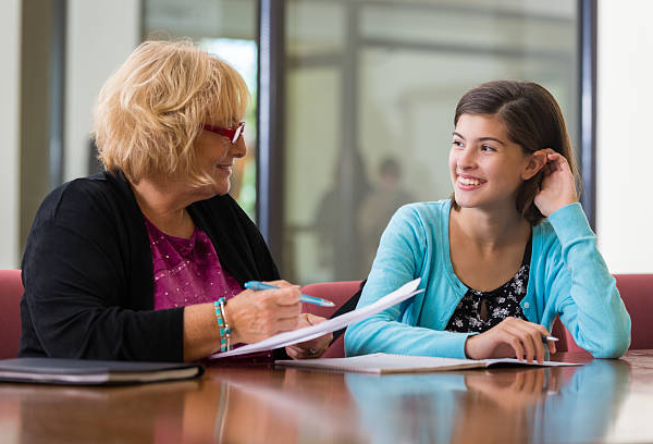 How A Level Psychology Tutors Help You Understand Memory, Attachment, and Social Influence